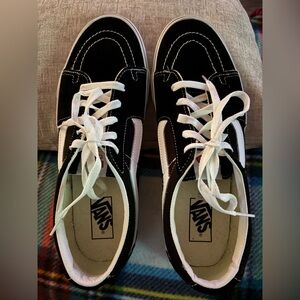 Vans Suede SK8-Low Men’s Size 10.5 Shoes NWOT